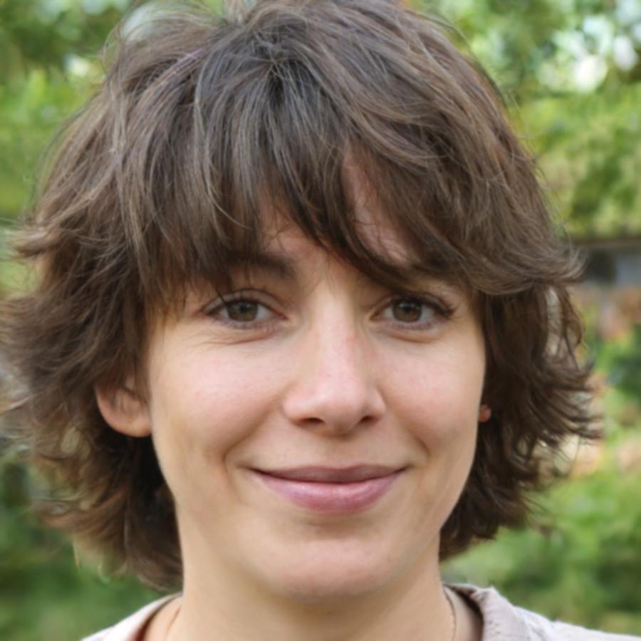 María González, Analista Senior